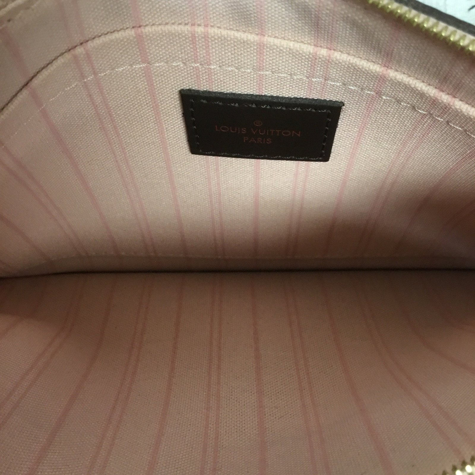 Clutch Luxury Designer Louis Vuitton, Size Medium | AlmaBagz - Image 4