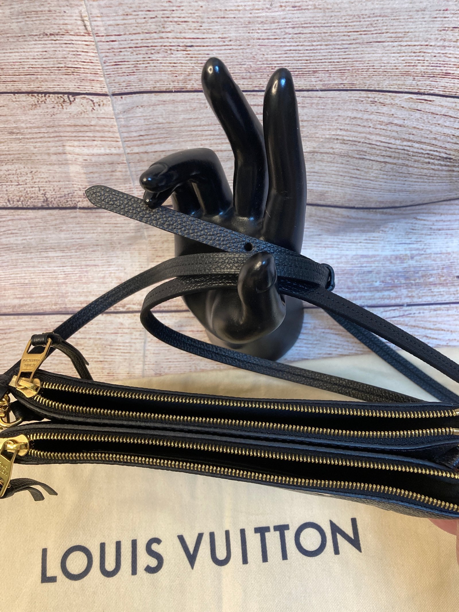 Crossbody Luxury Designer By Louis Vuitton Size: Medium | AlmaBagz - Image 2