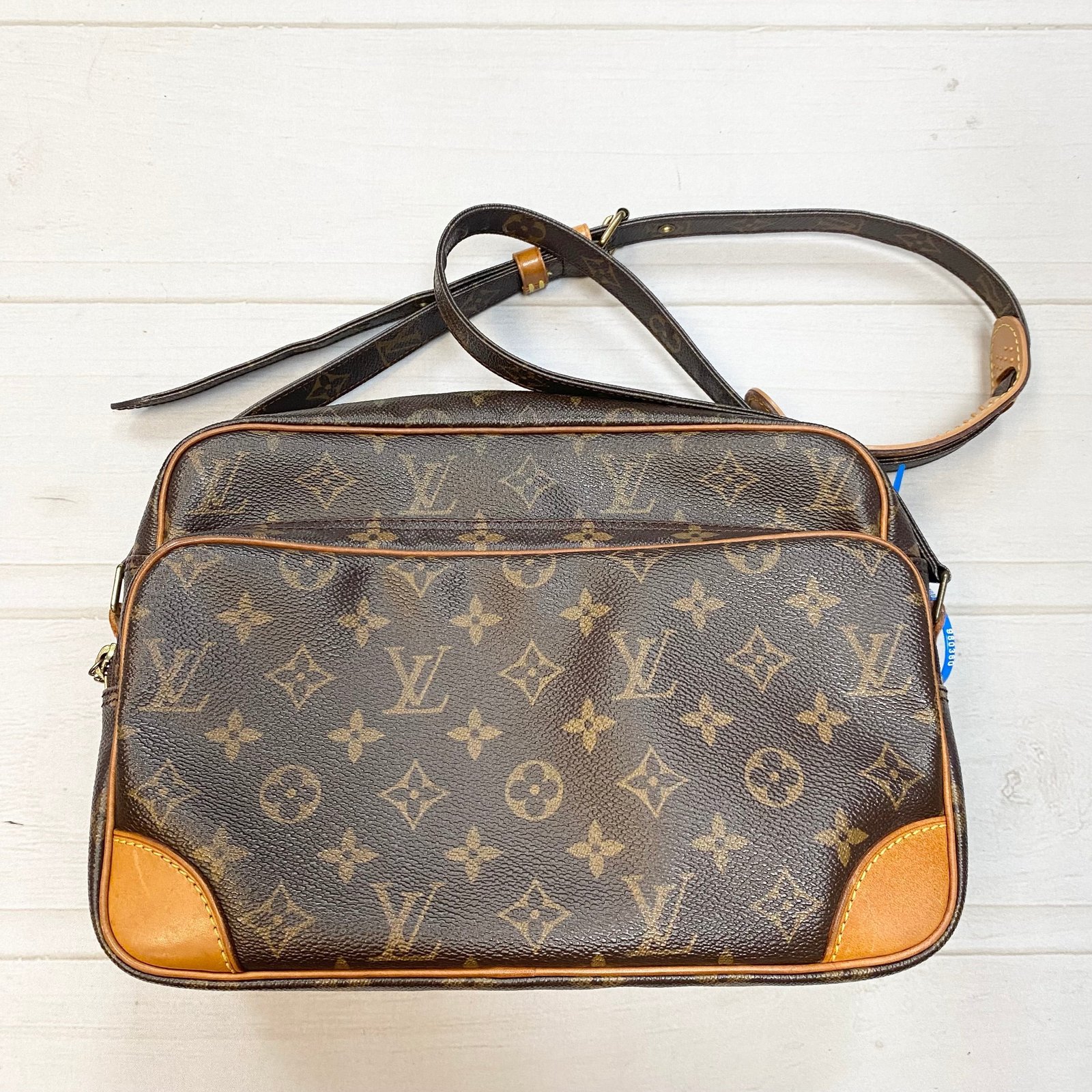 Crossbody Luxury Designer By Louis Vuitton Size: Large | AlmaBagz