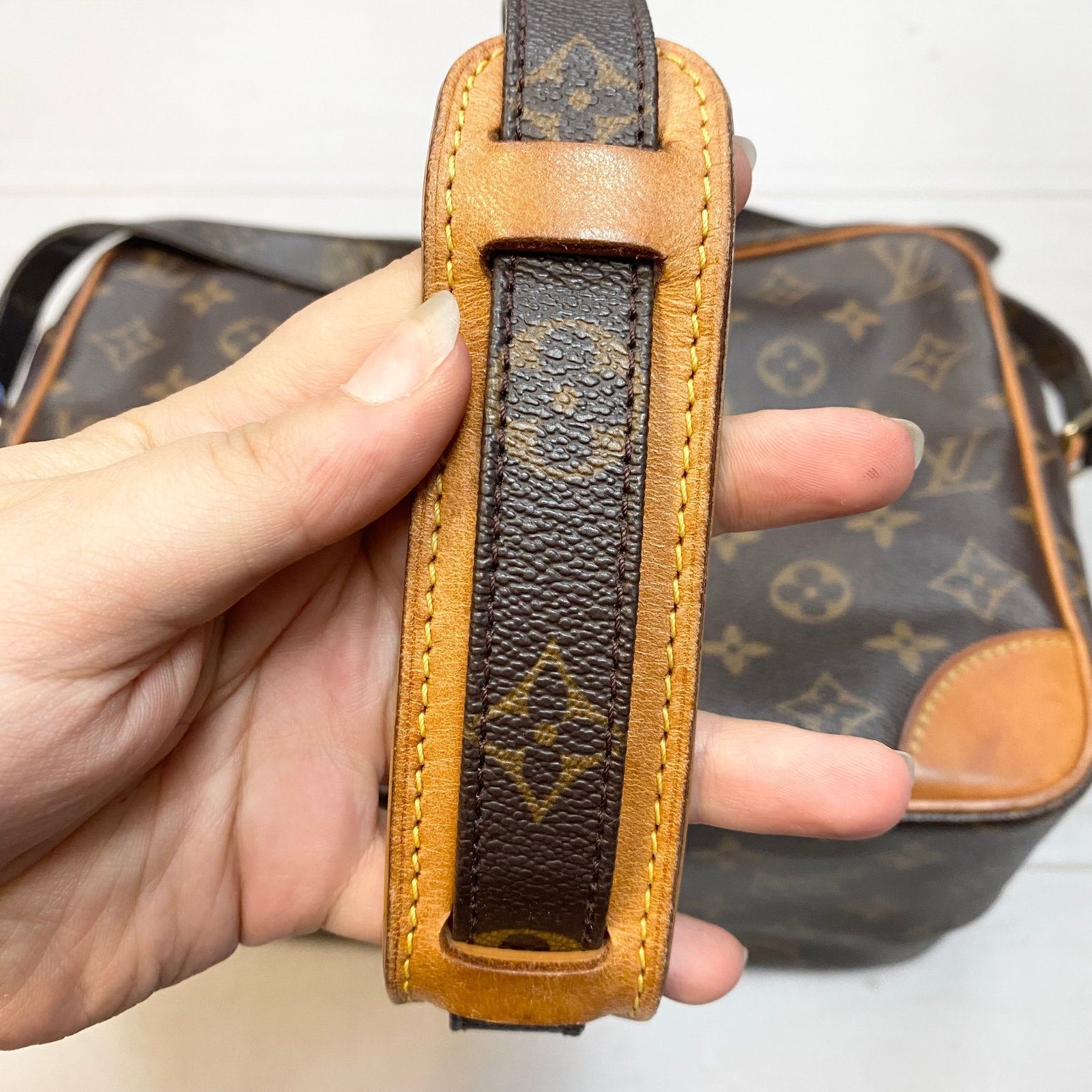 Crossbody Luxury Designer By Louis Vuitton Size: Large | AlmaBagz - Image 6