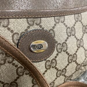 Crossbody Luxury Designer By Gucci  Size: Small | AlmaBagz