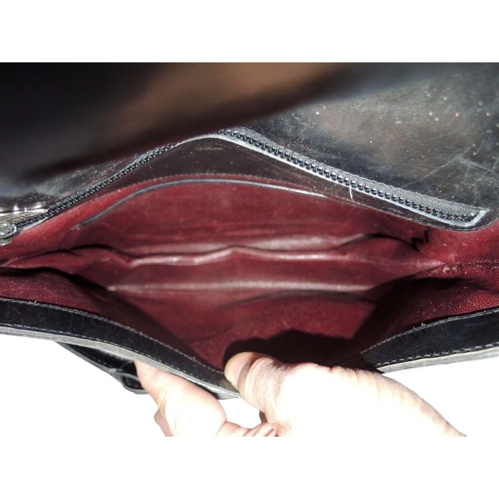 1970s Gucci saddle bag in black leather with muted gold hardware, an expandable bottom, wide shoulder strap, and burgundy leather lining | AlmaBagz - Image 2