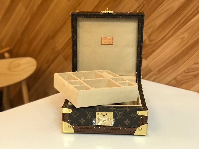 Jane Bags- Louis Vuittons - 16207 | AlmaBagz