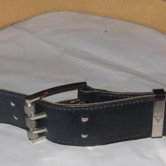 Early Gucci, navy leather belt w embossed Gucci logo print | AlmaBagz