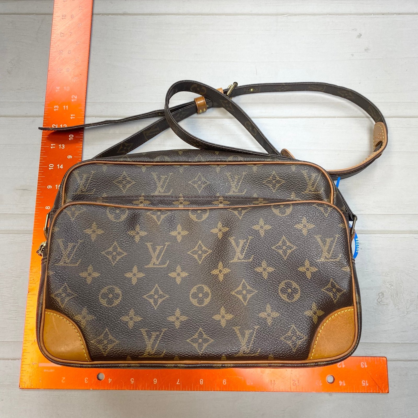 Crossbody Luxury Designer By Louis Vuitton Size: Large | AlmaBagz - Image 8