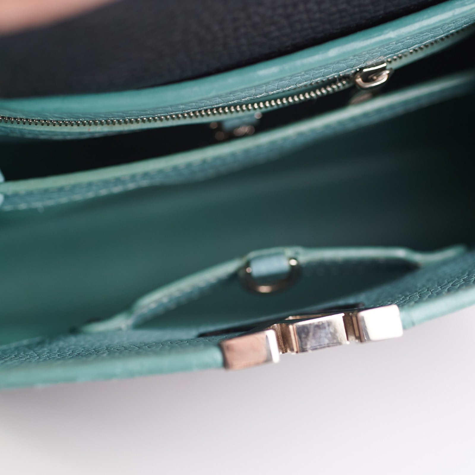 19/7- Louis Vuitton Capucines BB Taurillon Black | AlmaBagz - Image 9