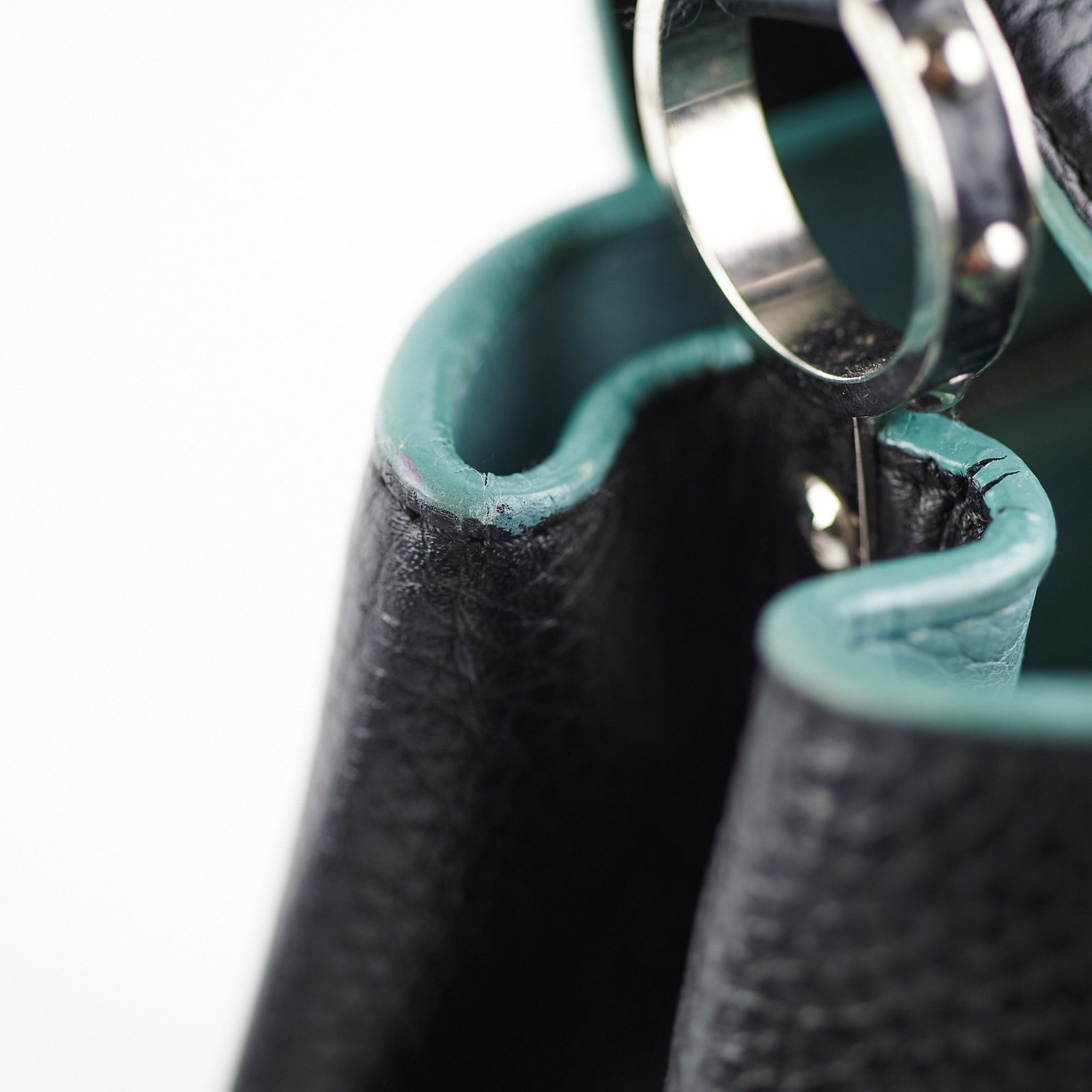 19/7- Louis Vuitton Capucines BB Taurillon Black | AlmaBagz - Image 5