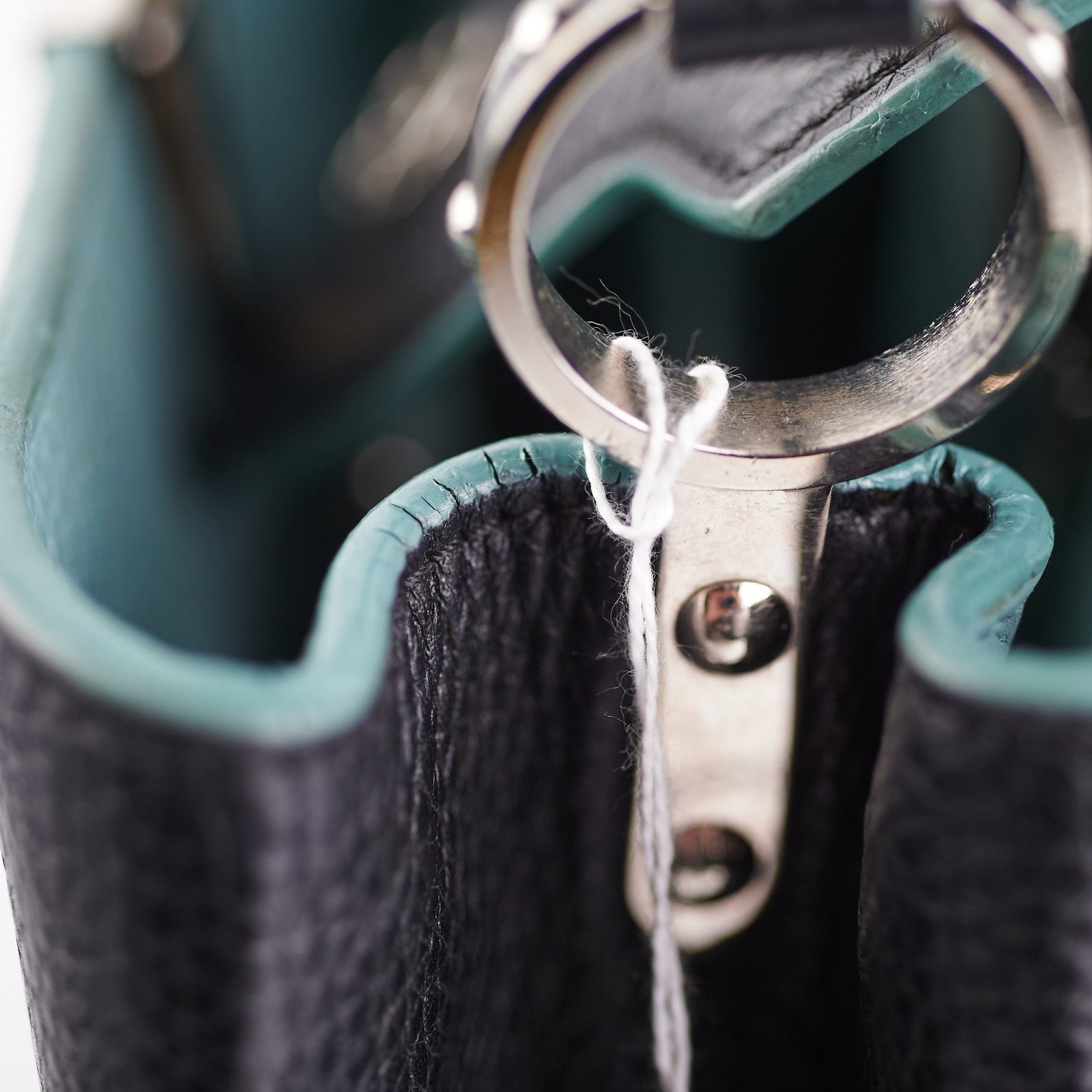 19/7- Louis Vuitton Capucines BB Taurillon Black | AlmaBagz - Image 4