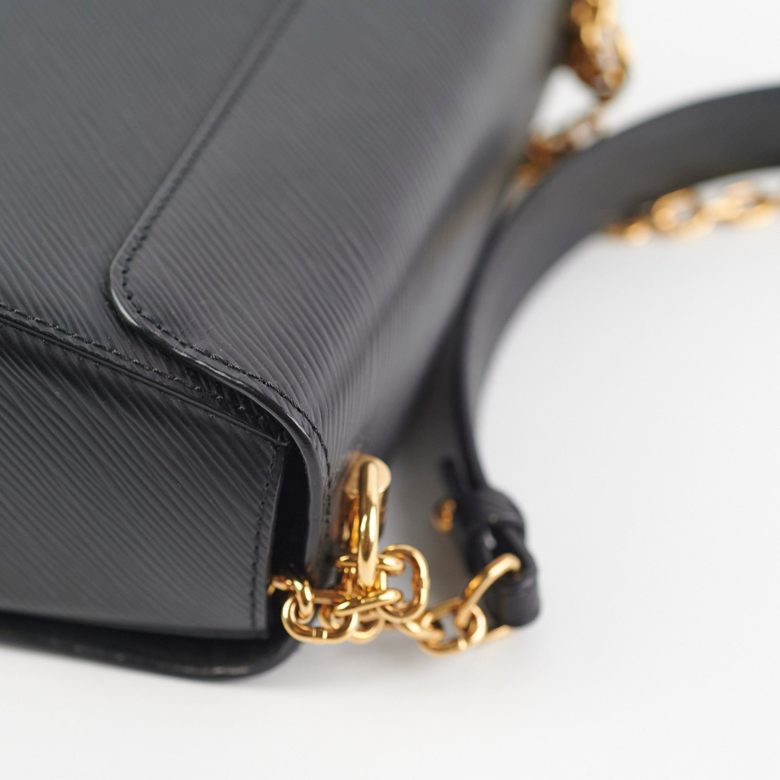 18/7- Louis Vuitton Twist MM Black Bag | AlmaBagz - Image 9