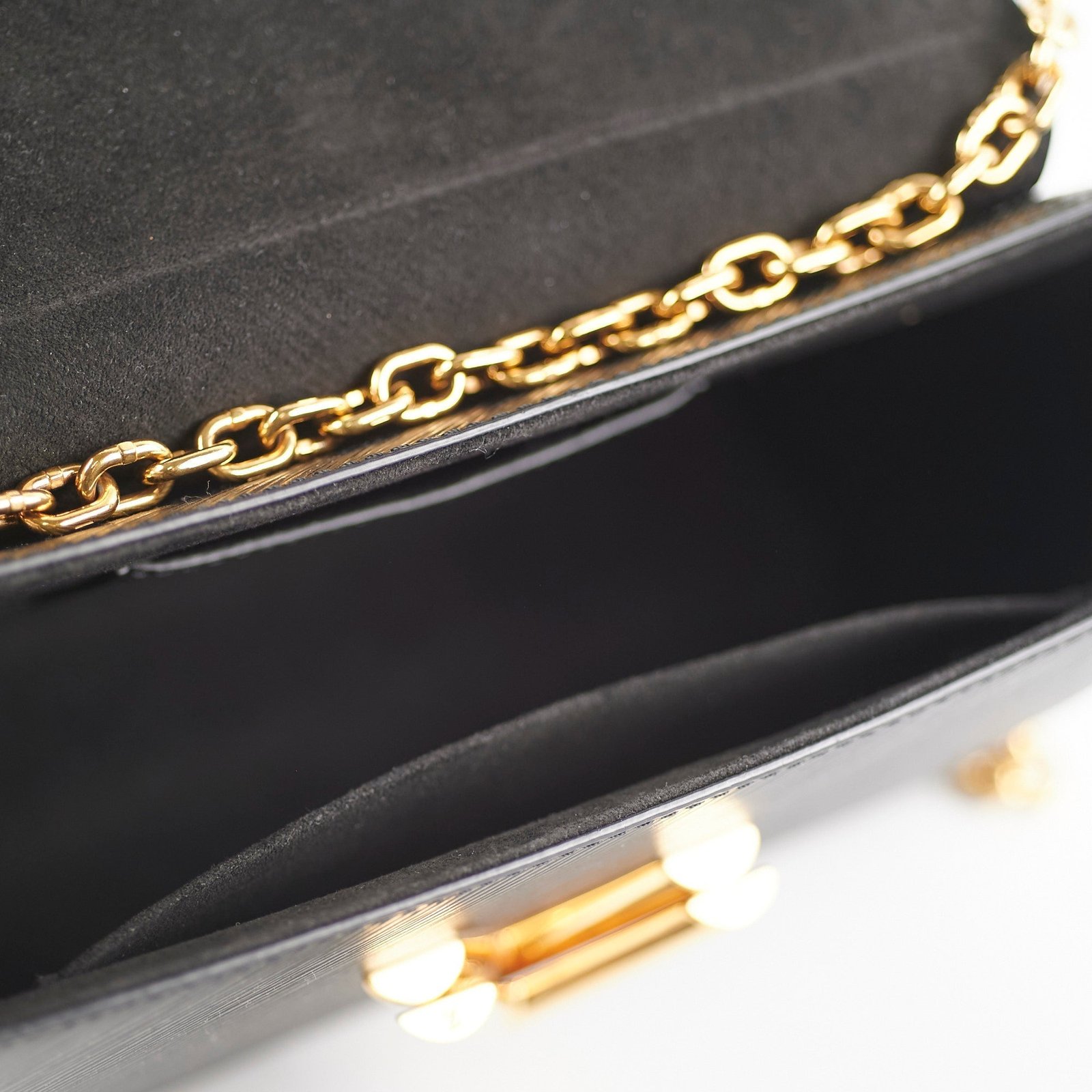 18/7- Louis Vuitton Twist MM Black Bag | AlmaBagz - Image 4