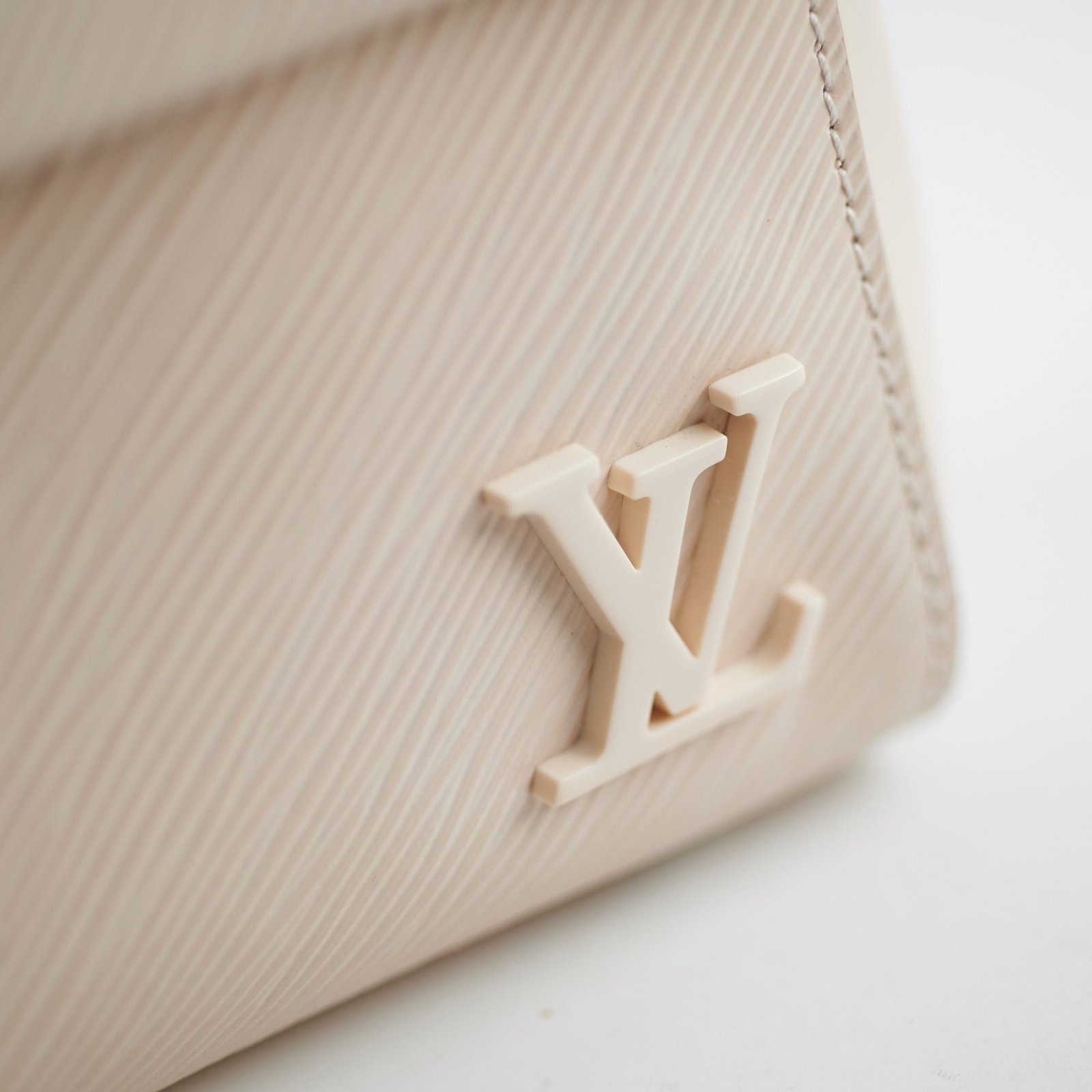 Deal of The Week - Louis Vuitton Mini Clunny Ivory | AlmaBagz - Image 6
