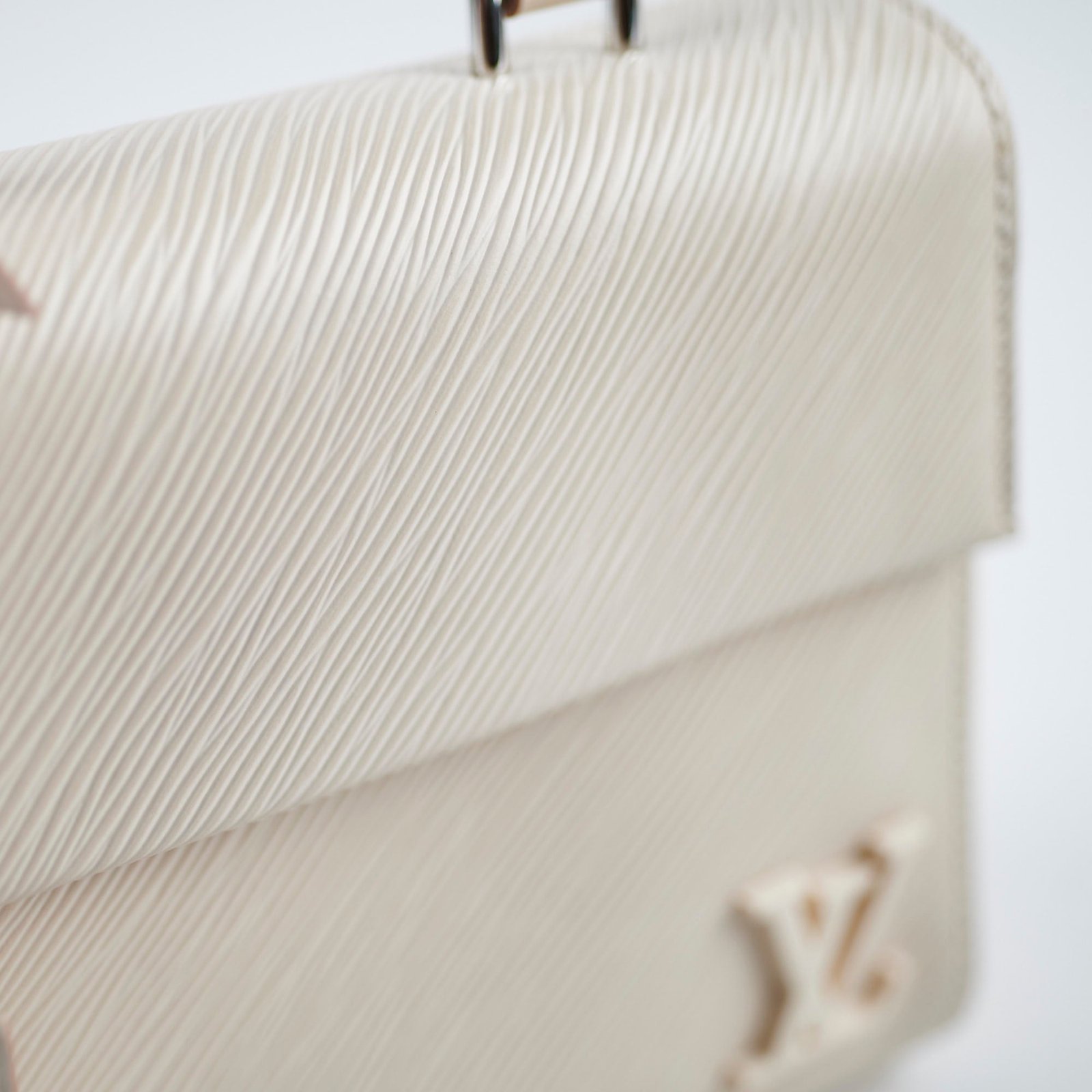 Deal of The Week - Louis Vuitton Mini Clunny Ivory | AlmaBagz - Image 2