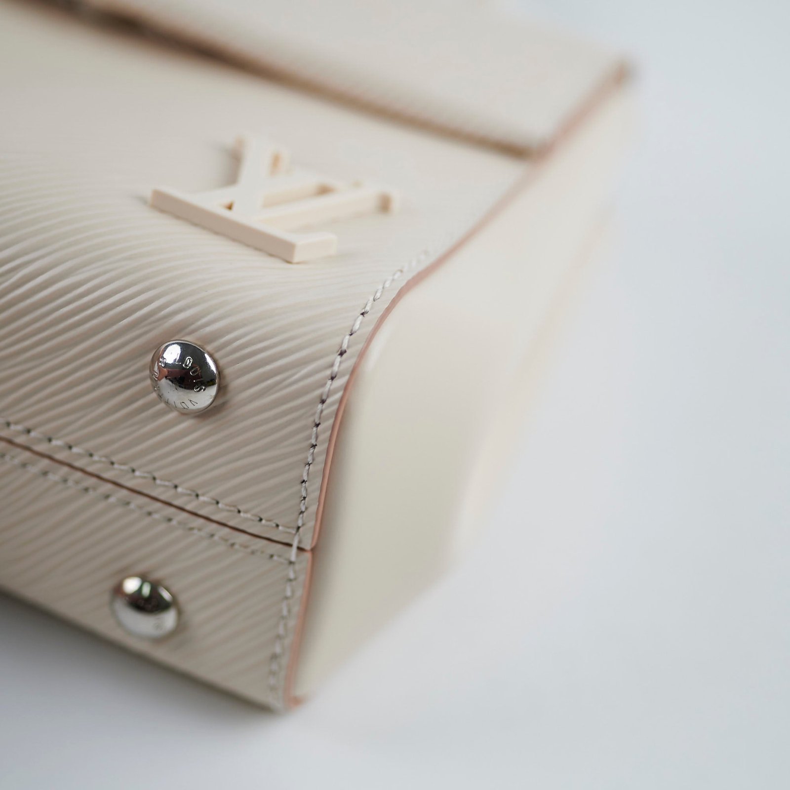 Deal of The Week - Louis Vuitton Mini Clunny Ivory | AlmaBagz - Image 11