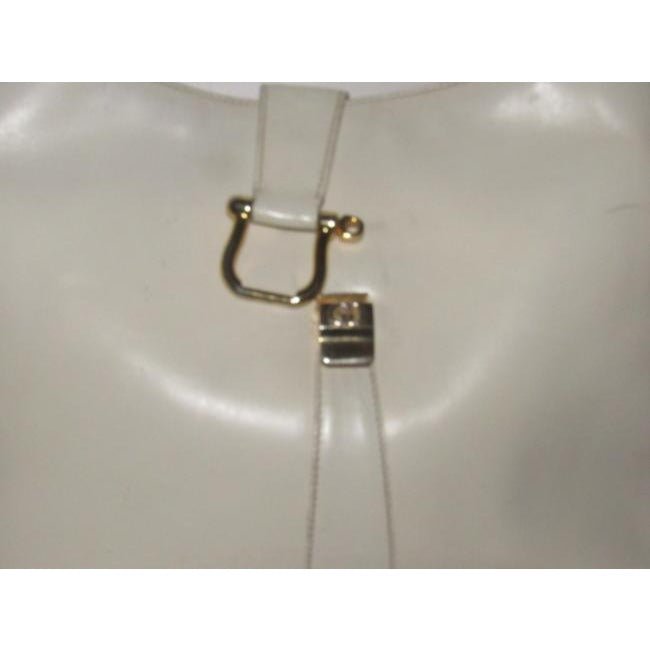 Early, Gucci, Jackie supple off-white colored leather XL hobo style shoulder bag with a gold horse-bit closure and accents, and two settings for the strap's length | AlmaBagz - Image 3