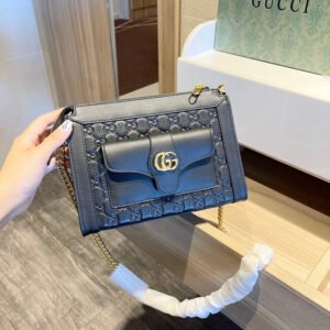 Black Gucci crossbody /shoulder handbag | AlmaBagz