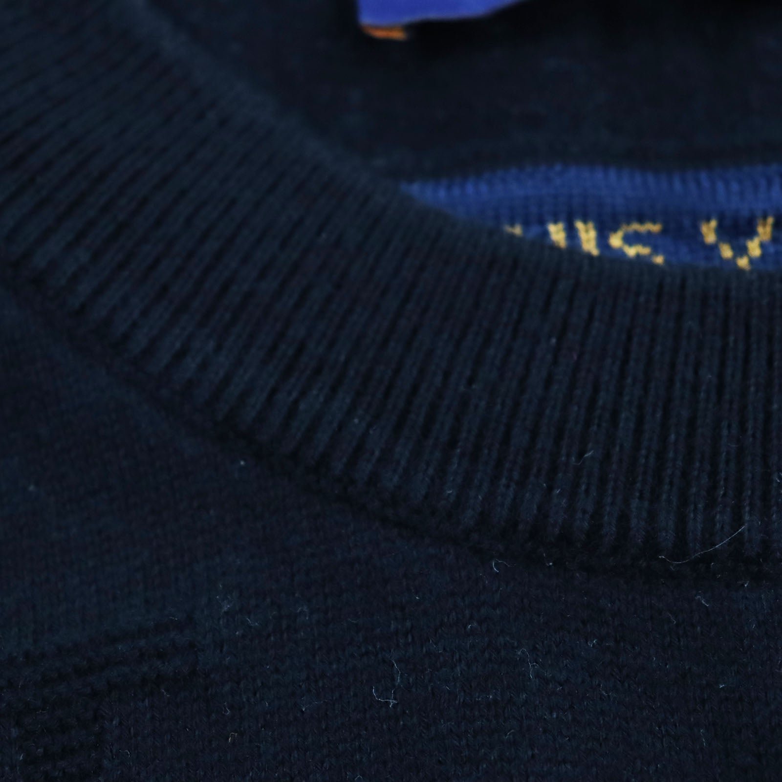 LOUIS VUITTON Short sleeve knit cotton black 4L | AlmaBagz - Image 5