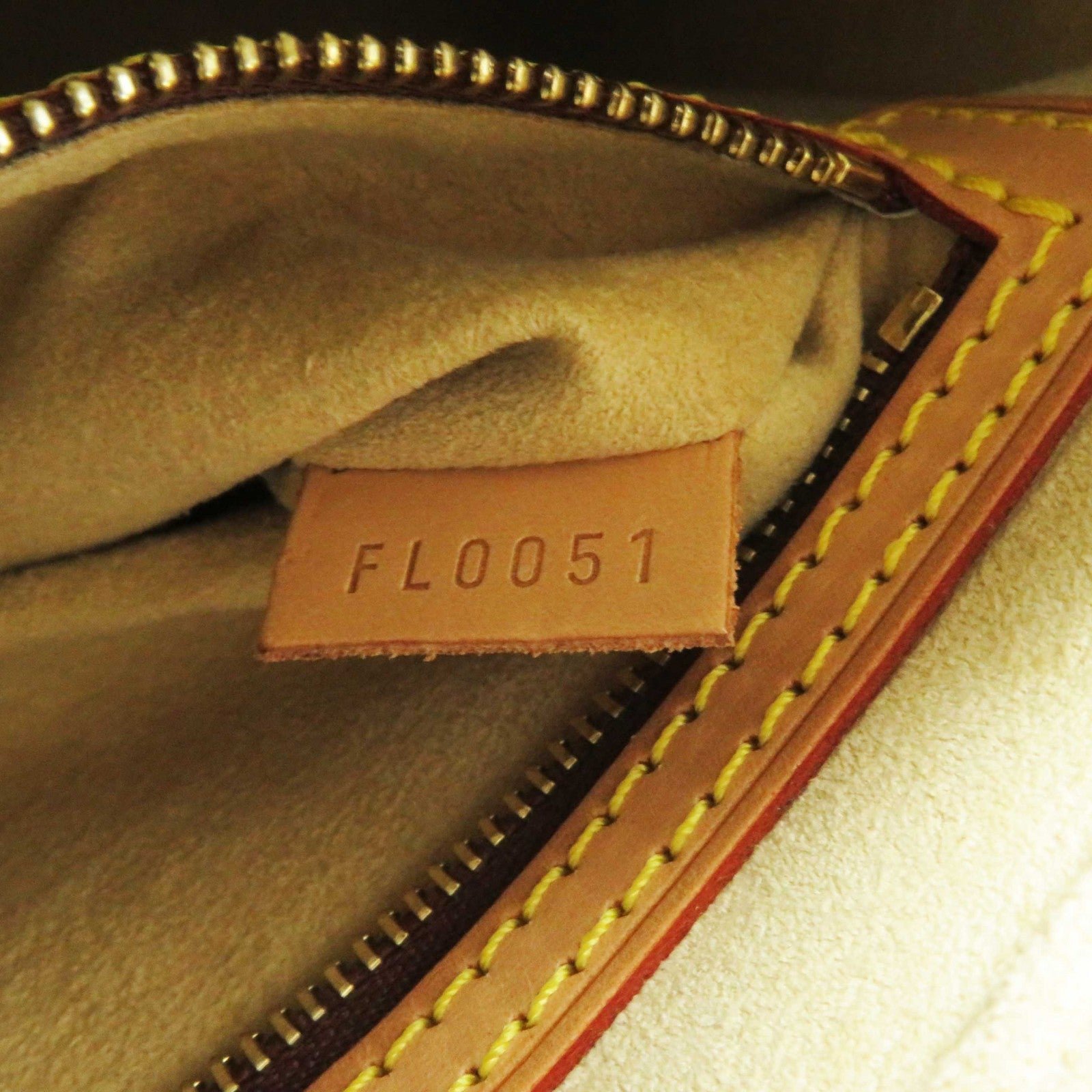 LOUIS VUITTON Shoulder Bag M51146 Monogram canvas, tanned leather Brown Monogram LoopingMM | AlmaBagz - Image 10