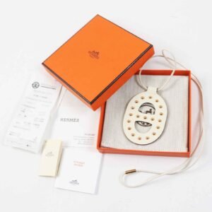 HERMES Necklace GMZ2021 Vaux Swift white Chene Dunkle GM | AlmaBagz