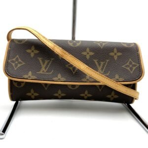 Louis Vuitton  Monogram Canvas Pochette Shoulder Bag | AlmaBagz