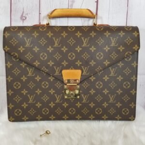 Handbag Designer By Louis Vuitton Size: Medium | AlmaBagz