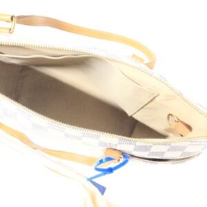 Handbag Luxury Designer By Louis Vuitton  Size: Medium | AlmaBagz