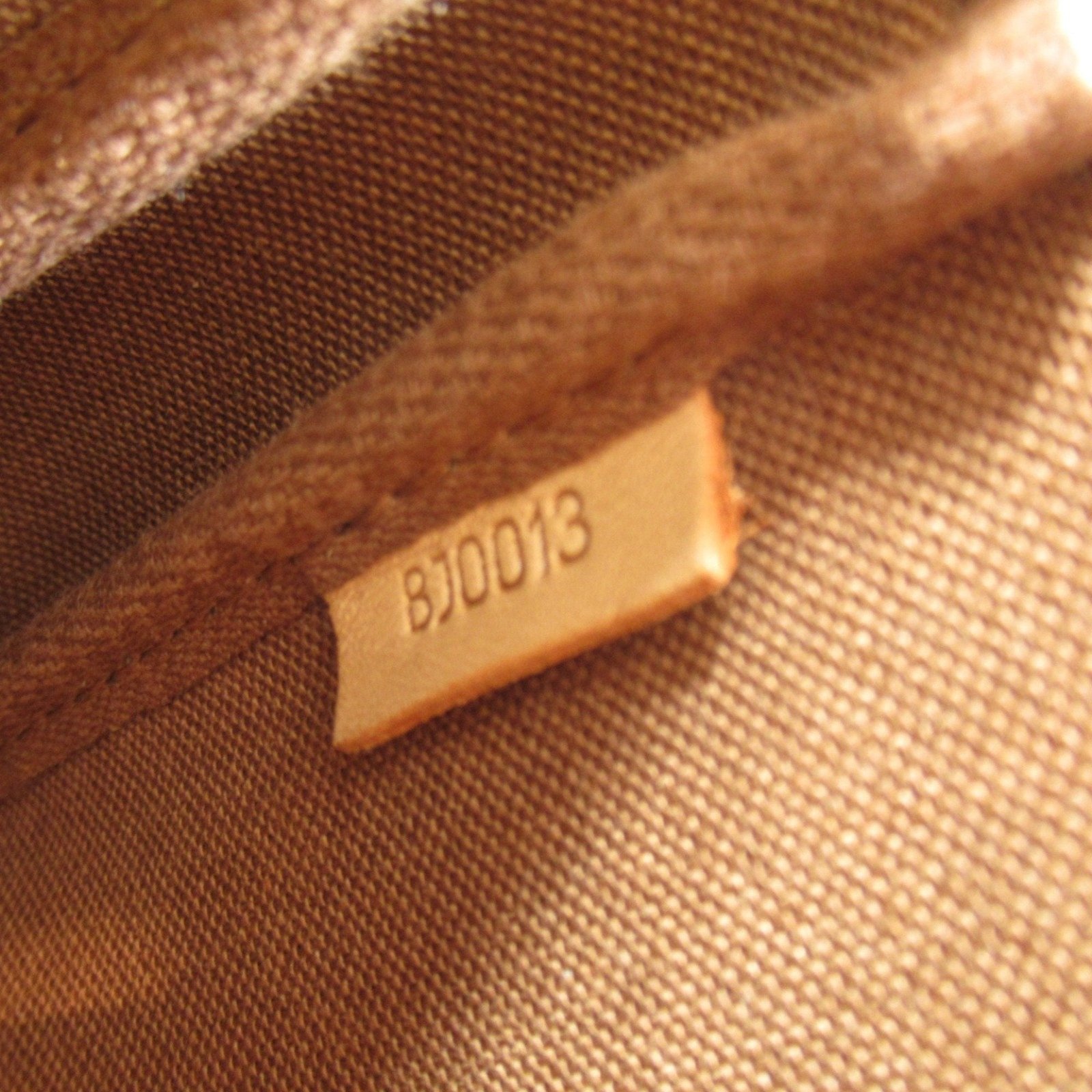 LOUIS VUITTON Pochette Accessoire Clutch Bag | AlmaBagz - Image 6