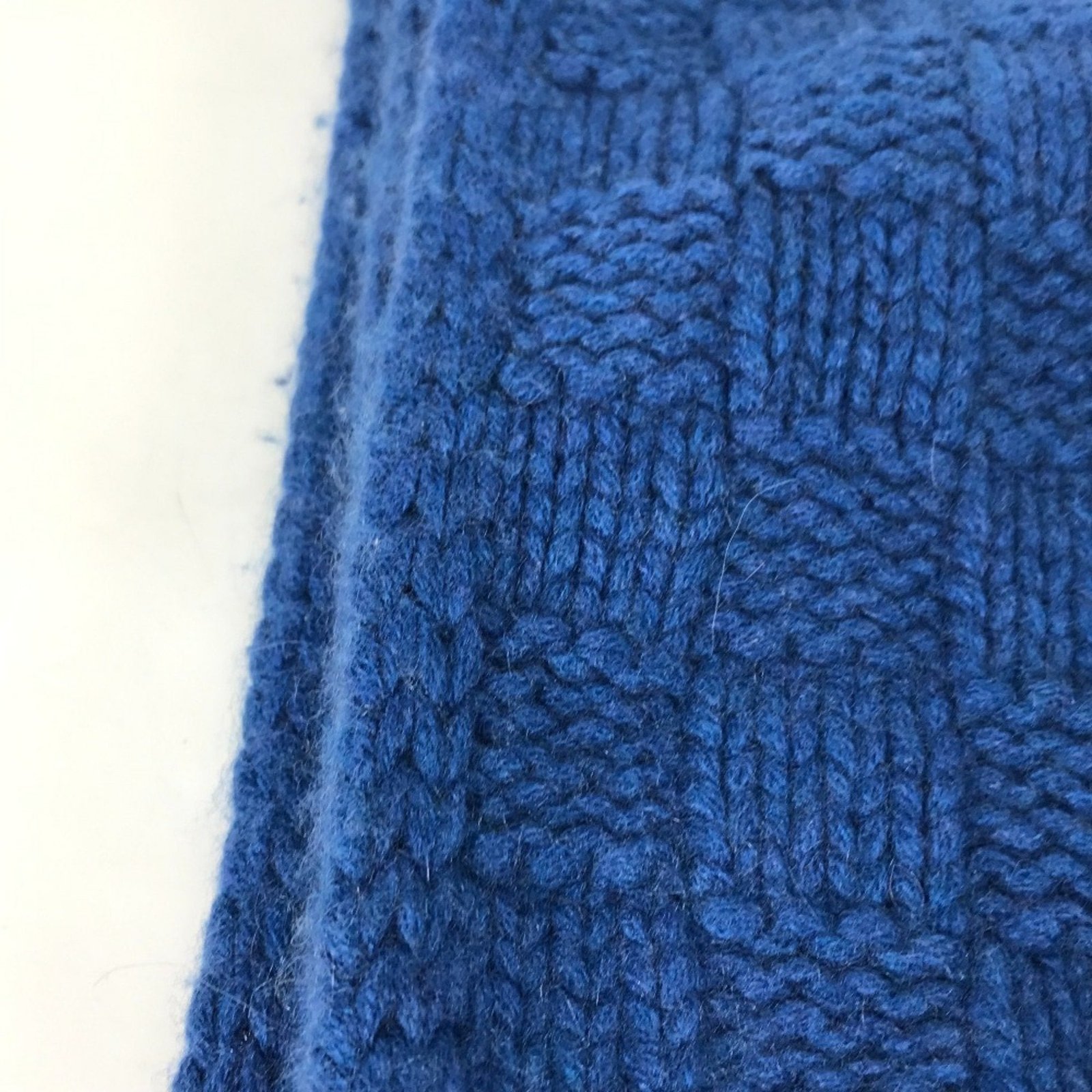 LOUIS VUITTON Scarves | AlmaBagz - Image 4