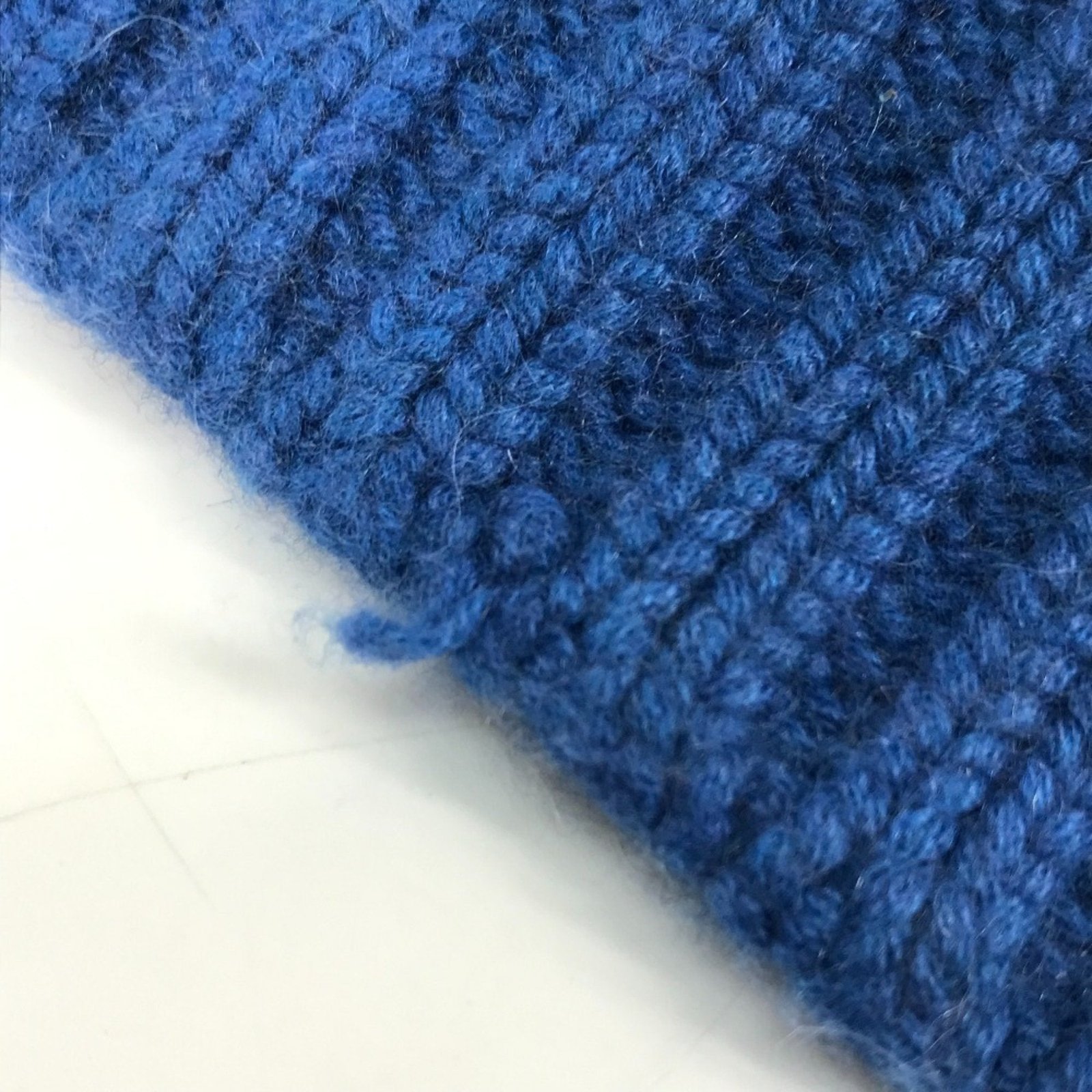 LOUIS VUITTON Scarves | AlmaBagz - Image 9