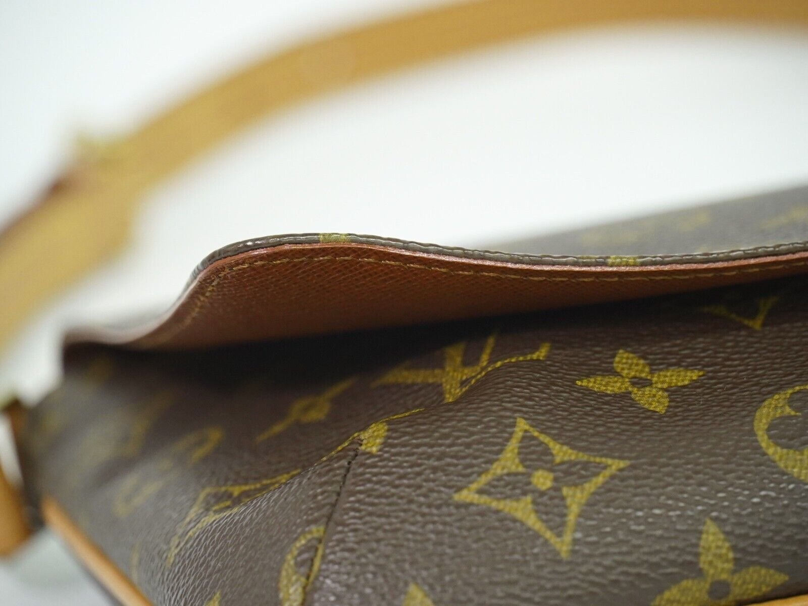LOUIS VUITTON Musette Tango Shoulder Bag | AlmaBagz - Image 10
