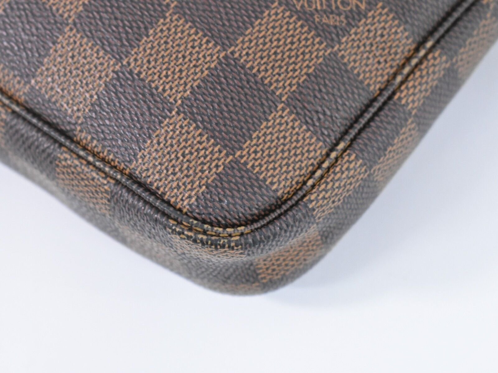 LOUIS VUITTON Pochette accessoires Clutch Bag | AlmaBagz - Image 17