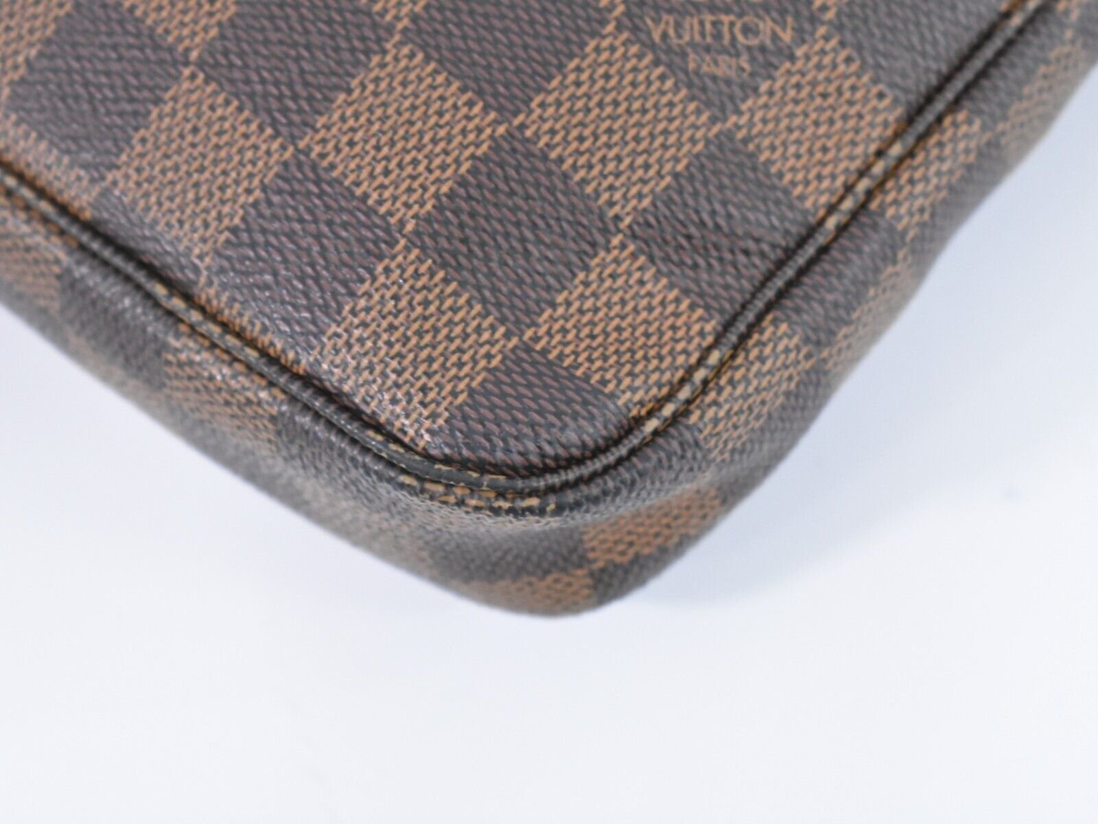 LOUIS VUITTON Pochette accessoires Clutch Bag | AlmaBagz - Image 19