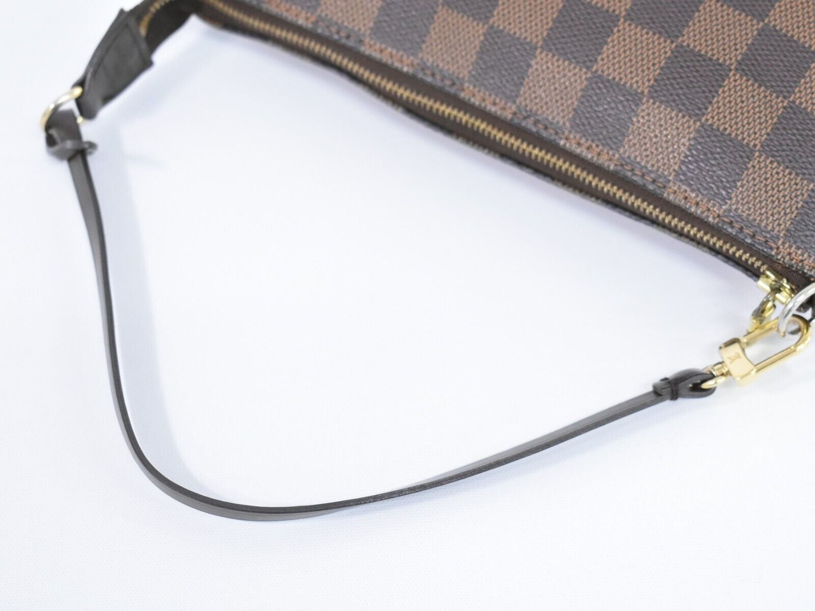 LOUIS VUITTON Pochette accessoires Clutch Bag | AlmaBagz - Image 4
