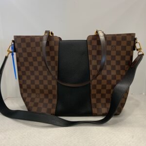 HandBag Luxury Designer By Louis Vuitton, Size: Large | AlmaBagz