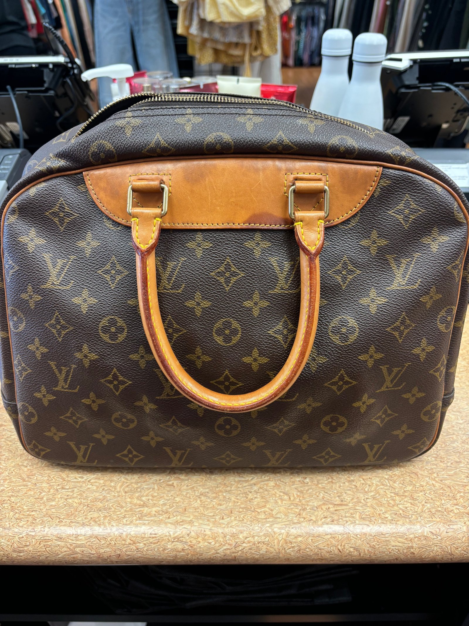 HandBag Luxury Designer Louis Vuitton, Size Large | AlmaBagz