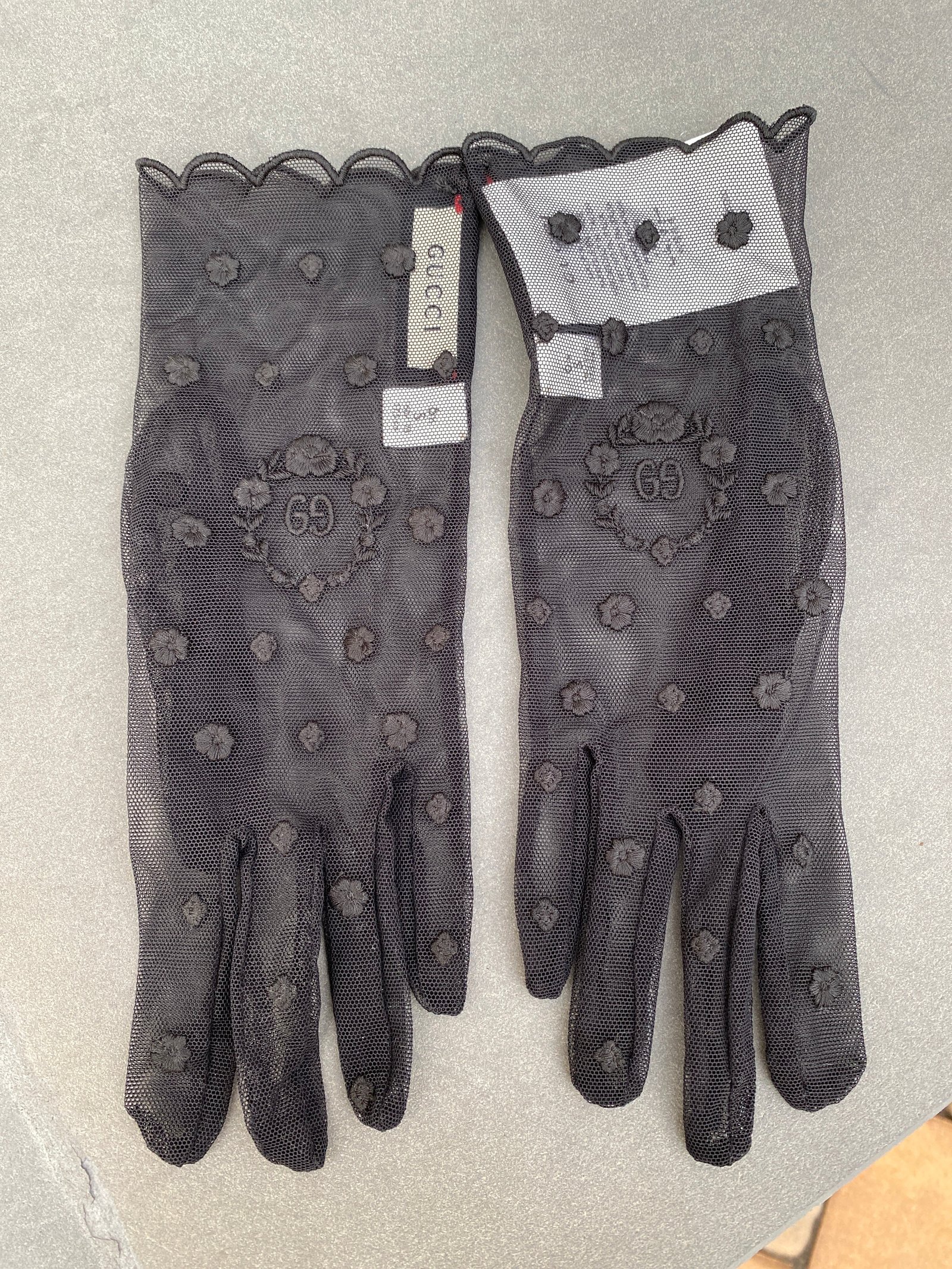 Gucci GG Laurel Embroidered Tulle Gloves in Black | AlmaBagz