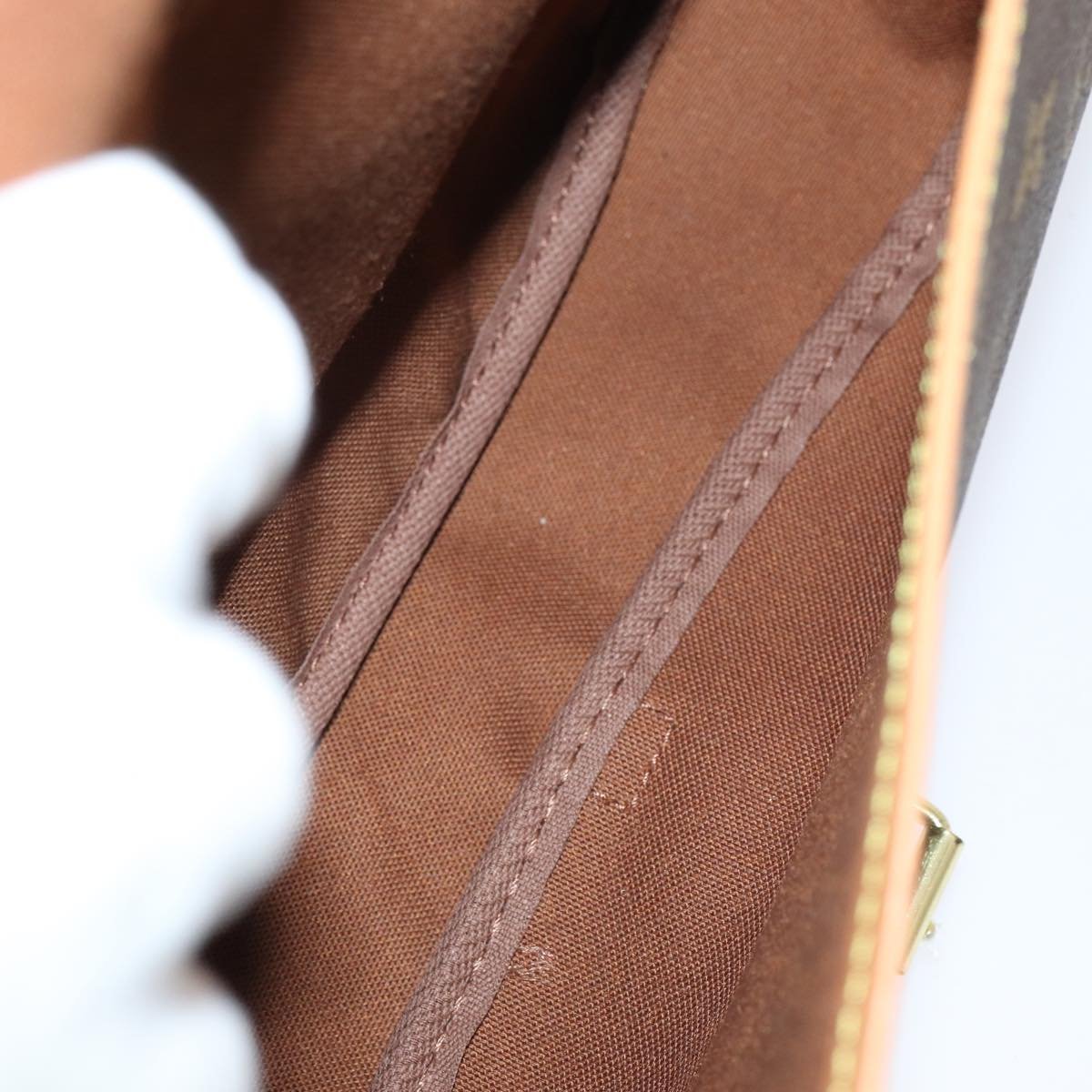 LOUIS VUITTON Saumur Shoulder Bag | AlmaBagz - Image 27