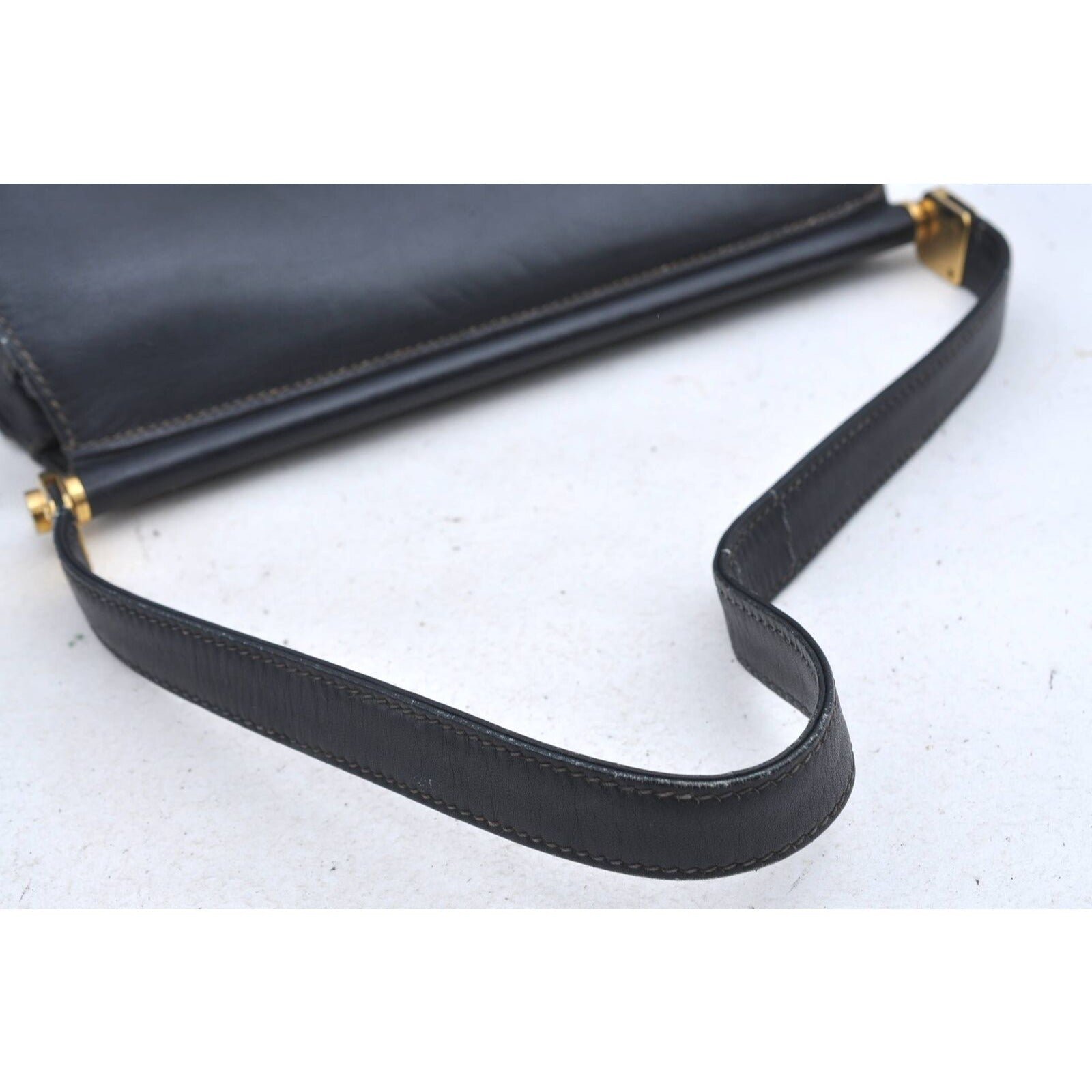 Gucci 60's navy leather saddle bag with gold logo clasp | AlmaBagz - Image 4