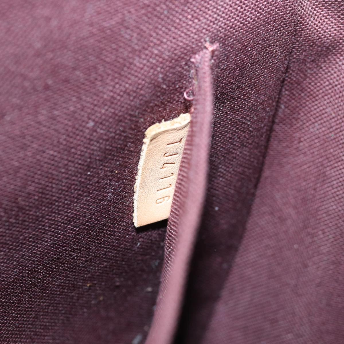 LOUIS VUITTON Saint Cloud Shoulder Bag | AlmaBagz - Image 6