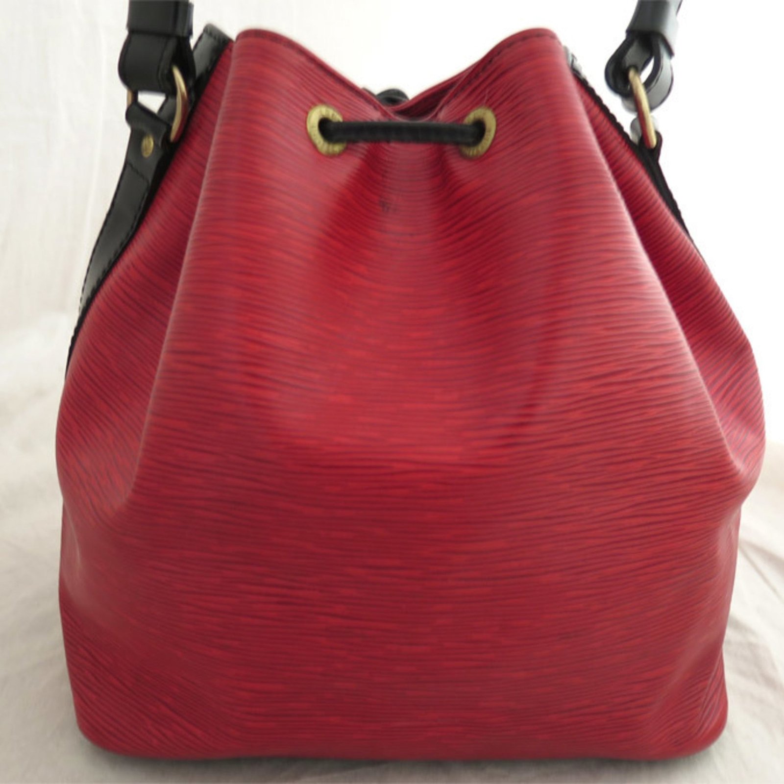 LOUIS VUITTON Shoulder Bag Epi Petit Noe Leather Red x Black Women's | AlmaBagz - Image 2