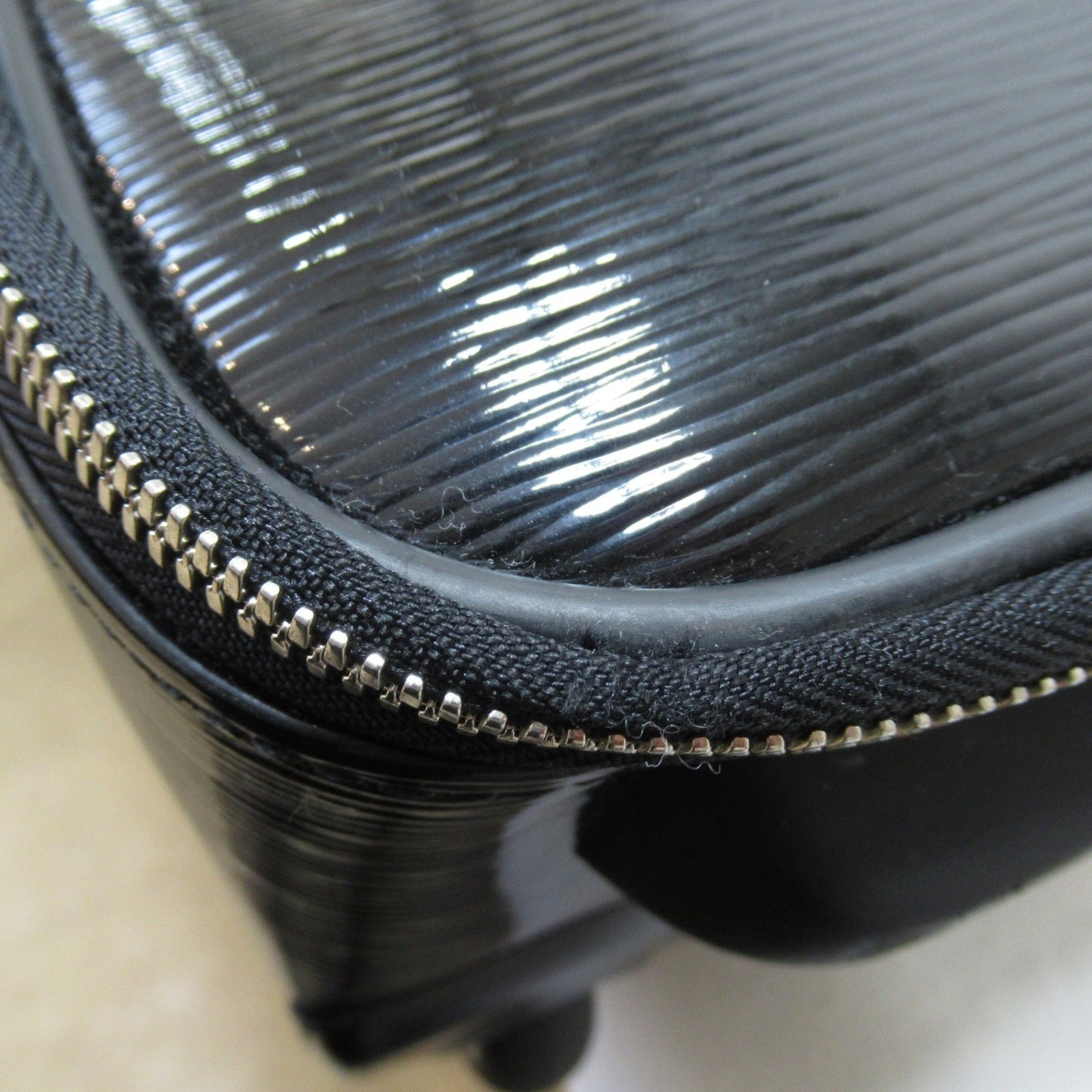 Louis Vuitton Pegas 55 carry bag Black Black Patent leather Epi Electric M4035N | AlmaBagz - Image 12