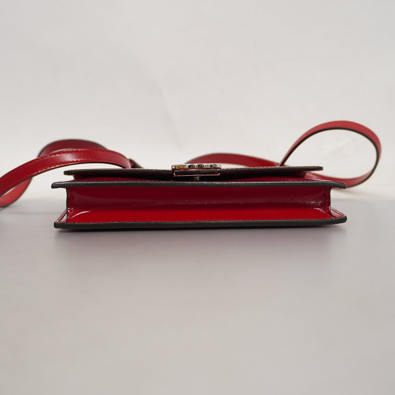 GUCCI Interlocking G 510304 Women's Leather Shoulder Bag Red Color | AlmaBagz - Image 3