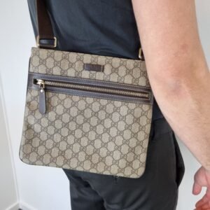 Gucci GG supreme Crossbody | AlmaBagz