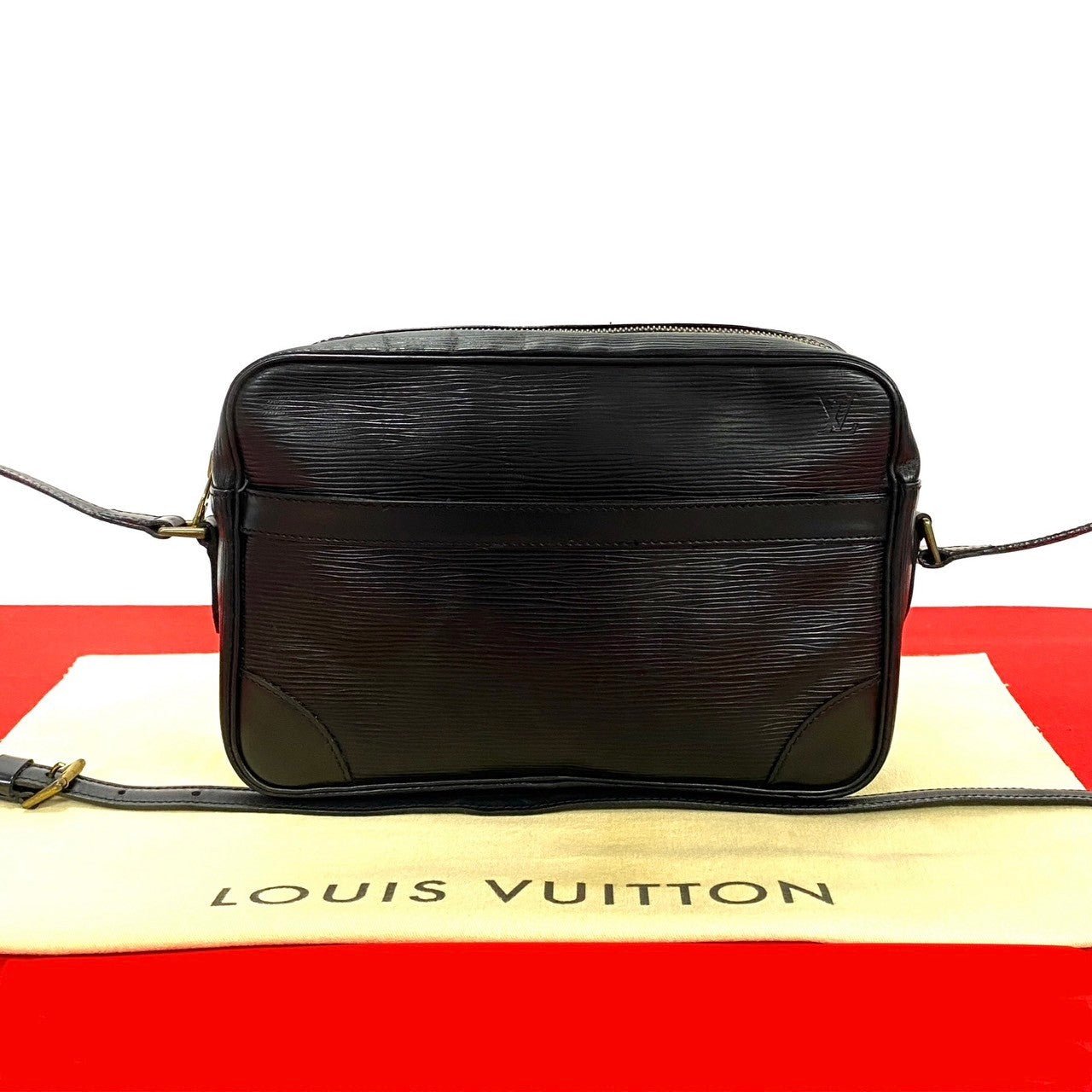 LOUIS VUITTON Shoulder Bag Epi Leather black Epi Trocadero | AlmaBagz - Image 9