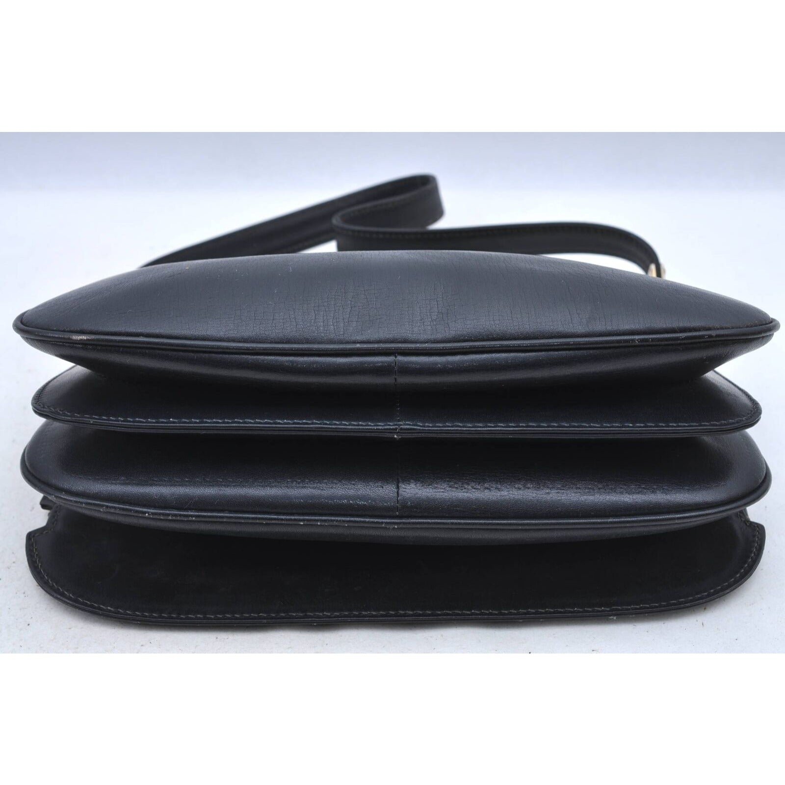 Gucci 60's navy leather saddle bag with gold logo clasp | AlmaBagz - Image 3