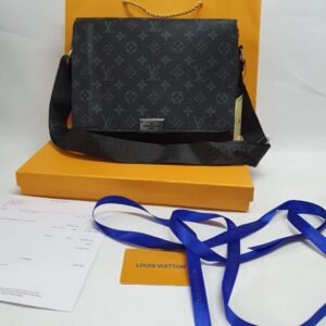 Louis Vuitton cross body bag | AlmaBagz