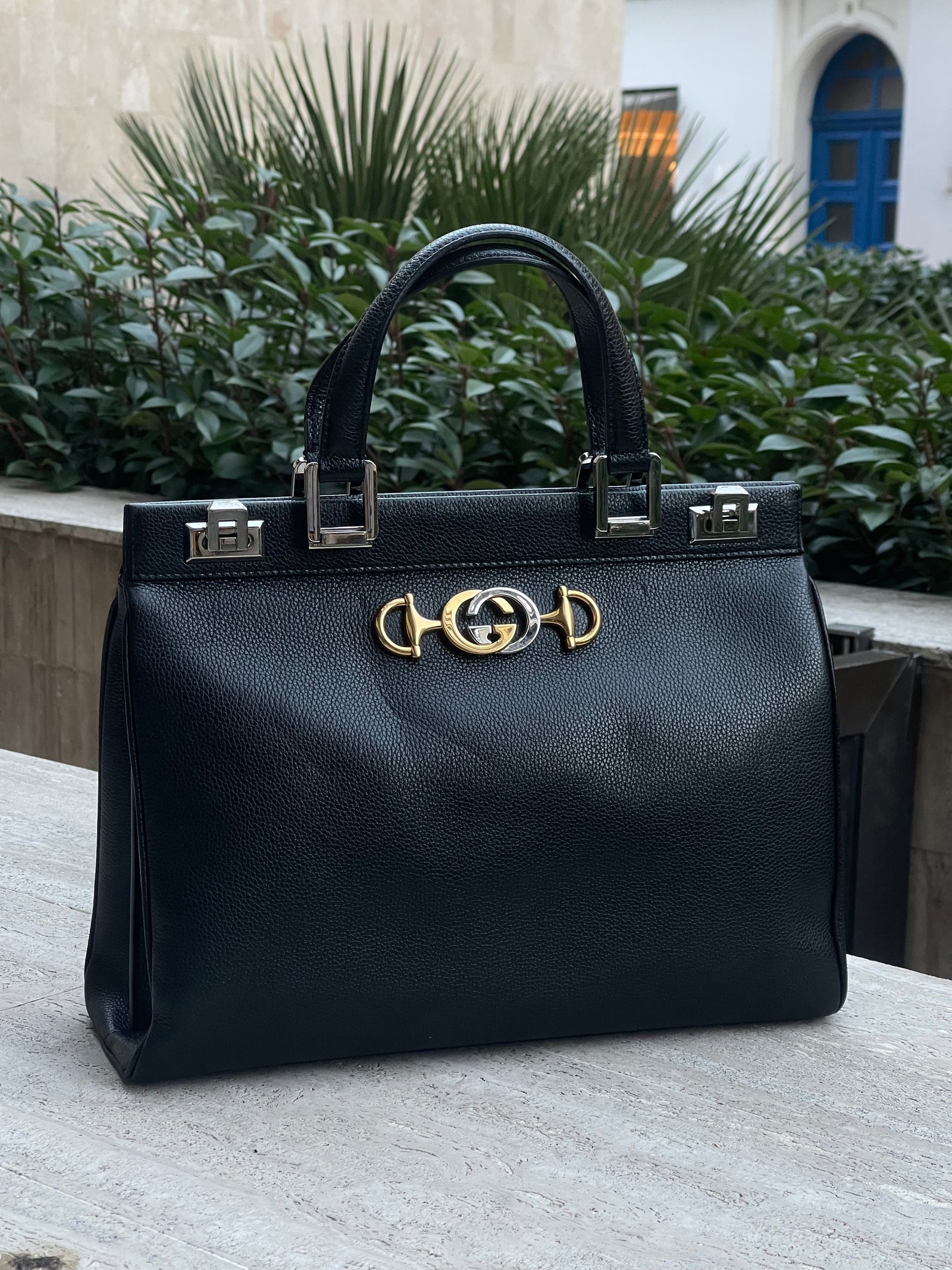 Gucci - Sac Zumi en cuir noir MM | AlmaBagz