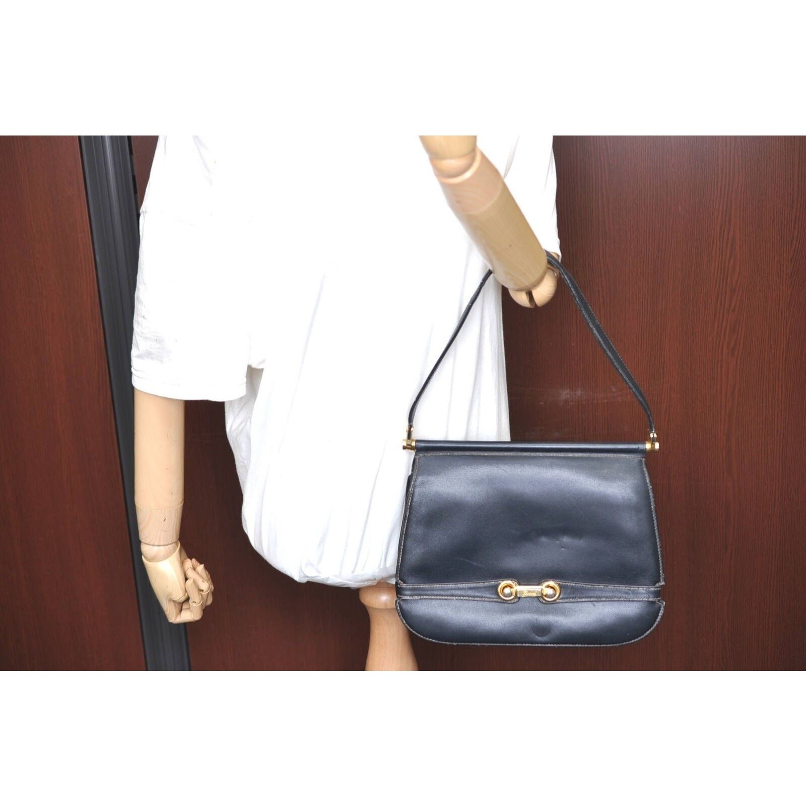 Gucci 60's navy leather saddle bag with gold logo clasp | AlmaBagz - Image 7