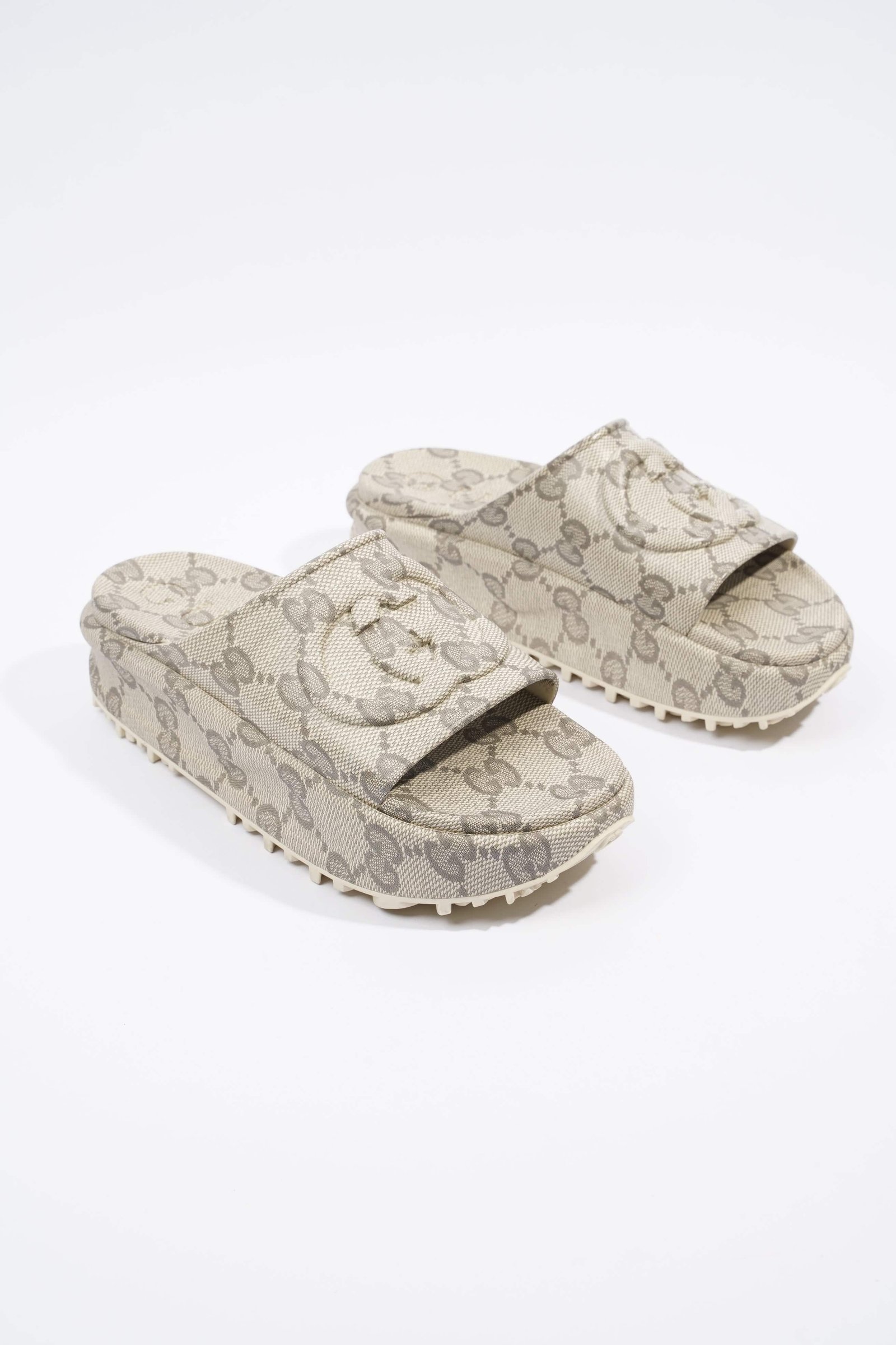 Gucci Slide Sandal With Interlocking GG Beige / Ebony Rubber EU 40 UK 7 | AlmaBagz