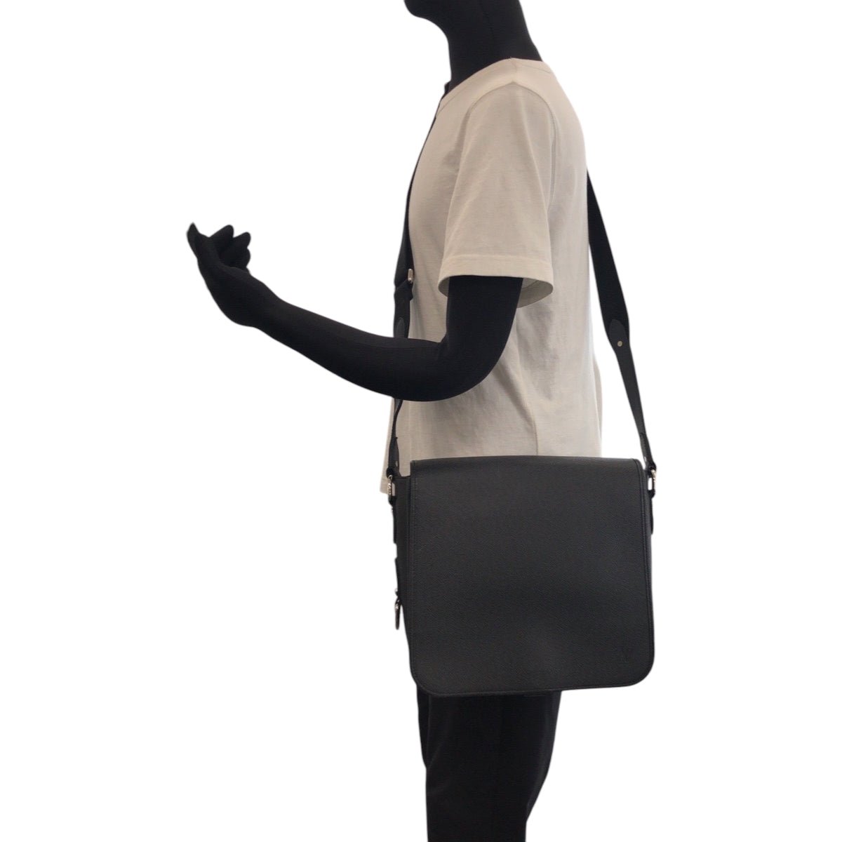 LOUIS VUITTON Shoulder Bag M32482 Taiga Ardoise Black SilverMetal Shoulder Bag Messenger bag Taiga Andrei mens Used | AlmaBagz - Image 6