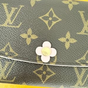 LOUIS VUITTON Monogram Bloom Flower Emilie Wallet in Fuchsia | AlmaBagz